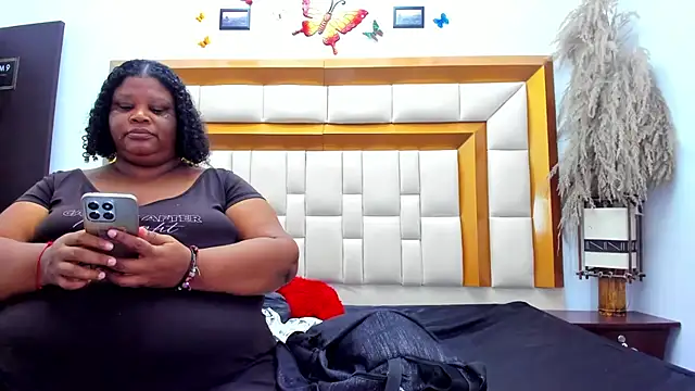 Snapshot of Exoticbigmandy chatting on 03/12/25, 02:45 Exoticbigmandy online show from 03/12/25, 02:45