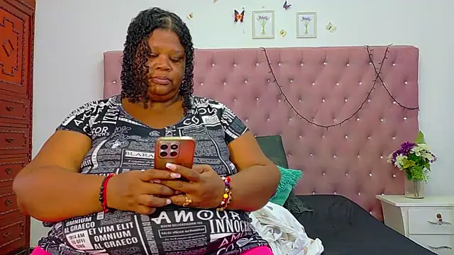 Snapshot of Exoticbigmandy chatting on 10/07/25, 09:01 Exoticbigmandy online show from 10/07/25, 09:01