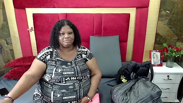 Snapshot of Exoticbigmandy chatting on 10/16/25, 08:54 Exoticbigmandy online show from 10/16/25, 08:54