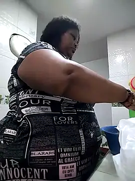 Snapshot of Exoticbigmandy chatting on 11/14/25, 01:04 Exoticbigmandy online show from 11/14/25, 01:04