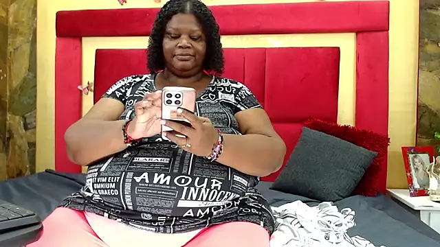 Snapshot of Exoticbigmandy chatting on 11/18/25, 09:19 Exoticbigmandy online show from 11/18/25, 09:19