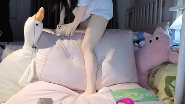 love-uiui online show from 10/15/25, 04:29