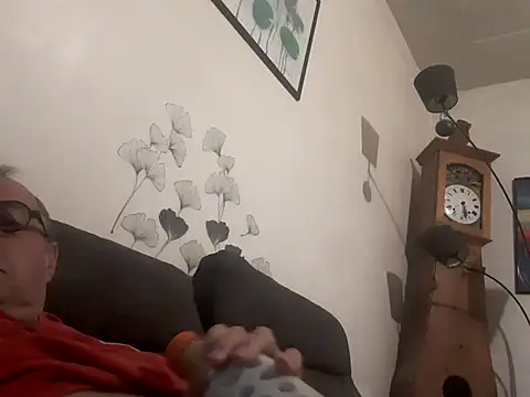 Vince072 online show from 09/19/25, 04:25