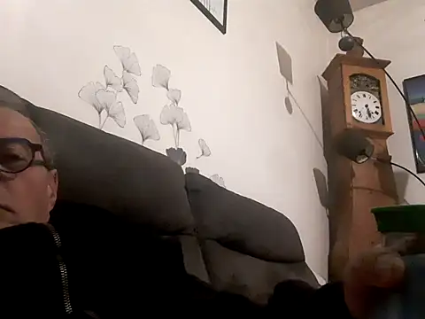 Vince072 online show from 10/03/25, 03:47