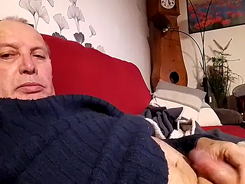 Vince072 online show from 01/13/26, 04:34