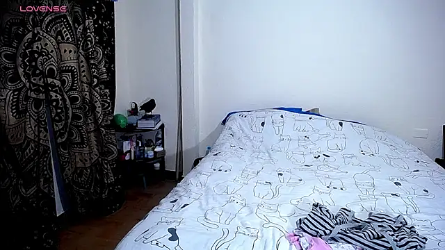 Snapshot of Violet_Bosh chatting on 09/29/25, 03:33 Violet Bosh online show from 09/29/25, 03:33