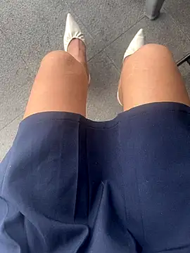 xiaoyuan01 online show from 10/05/25, 12:53