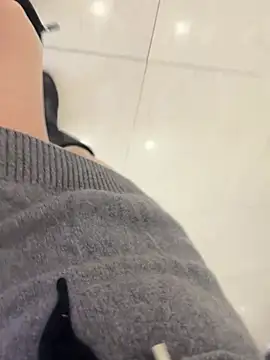 xiaoyuan01 online show from 04/17/26, 03:09