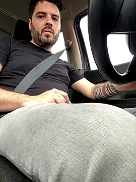 Snapshot of uto857 chatting on 11/10/25, 10:20 uto857 online show from 11/10/25, 10:20