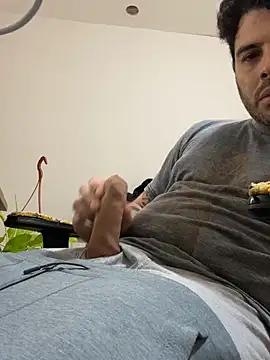 Snapshot of uto857 chatting on 12/17/25, 09:32 uto857 online show from 12/17/25, 09:32