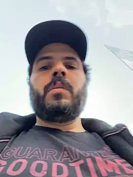 Snapshot of uto857 chatting on 02/04/26, 11:31 uto857 online show from 02/04/26, 11:31