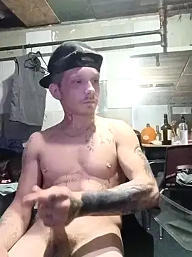 Snapshot of mastertrap chatting on 11/16/25, 05:24 mastertrap online show from 11/16/25, 05:24