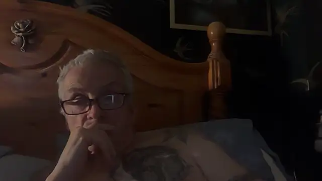 poggles online show from 11/06/25, 09:15