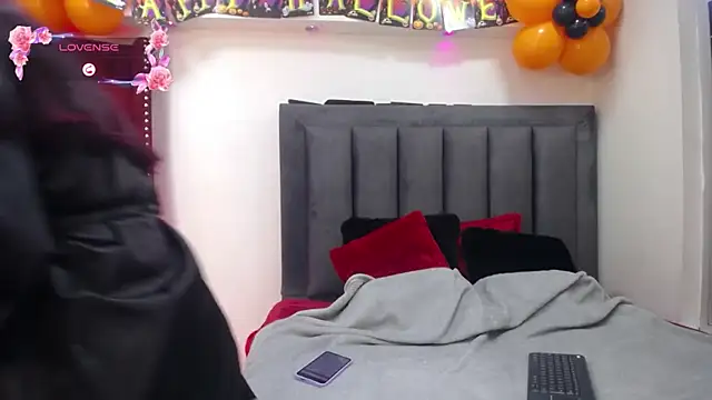 EmmaJhomson online show from 10/10/25, 08:19