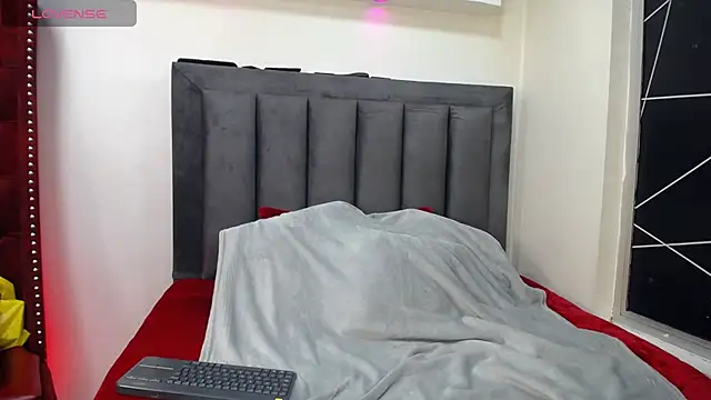 EmmaJhomson online show from 11/21/25, 08:07