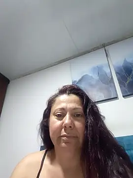 Snapshot of EmmaJhomson chatting on 06/19/26, 11:08 EmmaJhomson online show from 06/19/26, 11:08