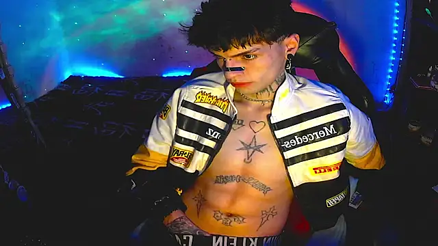 Snapshot of prince_x_dark chatting on 12/17/25, 05:13 prince x dark online show from 12/17/25, 05:13