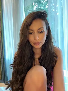 LunaBex online show from 10/05/25, 07:17