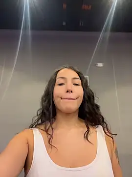 BelleXBeast online show from 04/19/26, 08:22