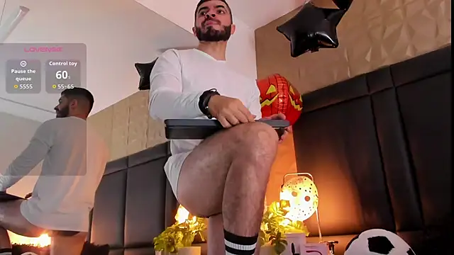 AxelThompson  online show from 10/12/25, 11:31