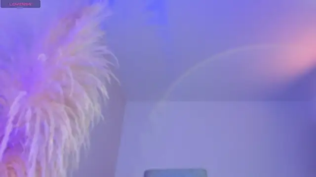 liiamluna  online show from 11/11/25, 09:09