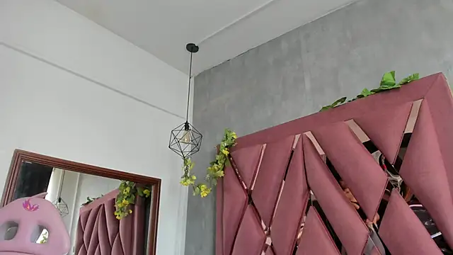 viollettaa  online show from 04/13/26, 06:46