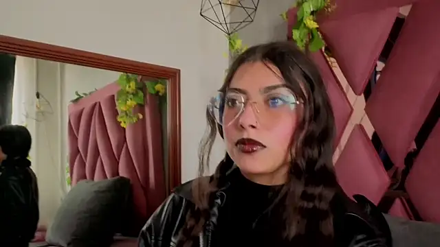 viollettaa  online show from 04/14/26, 07:09