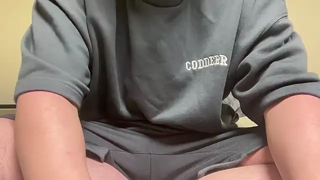 Snapshot of Yuta20002 chatting on 12/18/25, 04:46 Yuta20002 online show from 12/18/25, 04:46