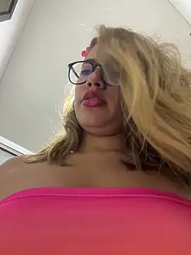 sara calderon online show from 09/26/25, 01:26