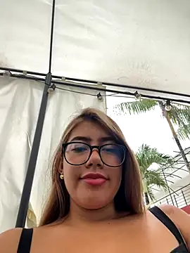 sara calderon online show from 10/16/25, 01:23