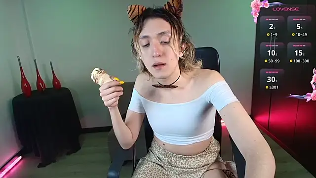 Snapshot of Axel-xoxo chatting on 10/18/25, 01:41 Axel-xoxo online show from 10/18/25, 01:41