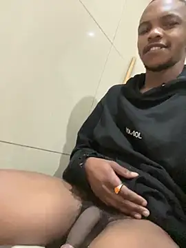 Snapshot of KyleMbatha chatting on 11/18/25, 06:12 KyleMbatha online show from 11/18/25, 06:12