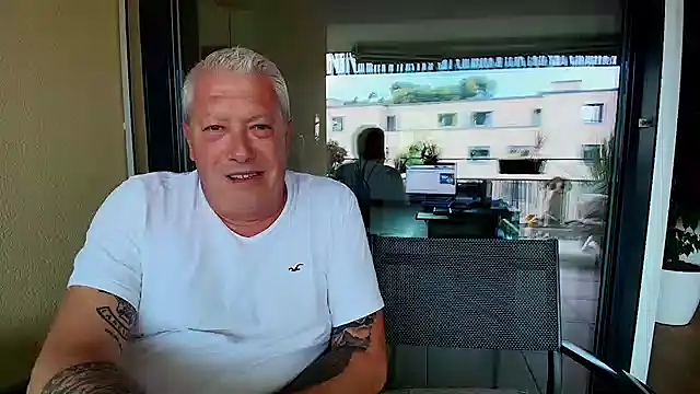 Snapshot of Kinky_Couple69 chatting on 09/09/25, 04:28 Kinky Couple69 online show from 09/09/25, 04:28