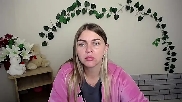 Snapshot of Magic_Katarina_ chatting on 09/15/25, 06:35 Magic Katarina online show from 09/15/25, 06:35