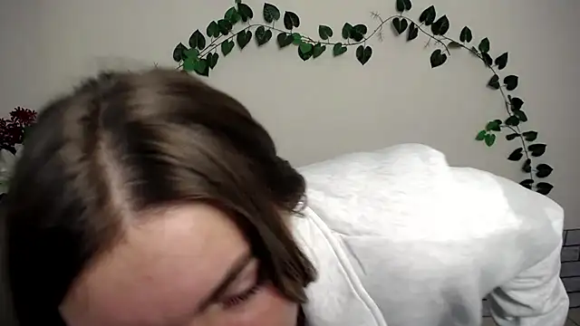 Snapshot of Magic_Katarina_ chatting on 10/07/25, 06:54 Magic Katarina online show from 10/07/25, 06:54