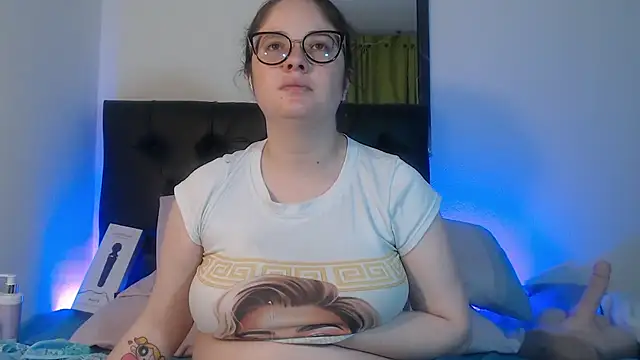 Snapshot of KrystalAdams chatting on 07/18/26, 02:32 KrystalAdams online show from 07/18/26, 02:32