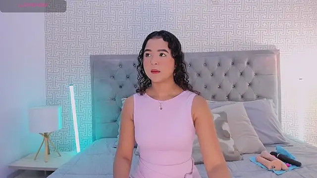 Evaa Lunna  online show from 05/20/26, 08:26