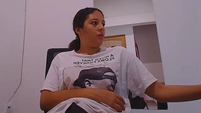 Aria Arthur online show from 09/10/25, 12:05