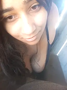 Snapshot of srtsara chatting on 11/20/25, 11:32 srtsara online show from 11/20/25, 11:32