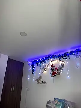 Snapshot of Vaneza_G1 chatting on 12/23/25, 04:21 Vaneza G1 online show from 12/23/25, 04:21