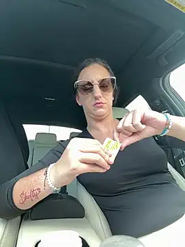 Snapshot of sweetsirenn chatting on 10/01/25, 04:02 sweetsirenn online show from 10/01/25, 04:02