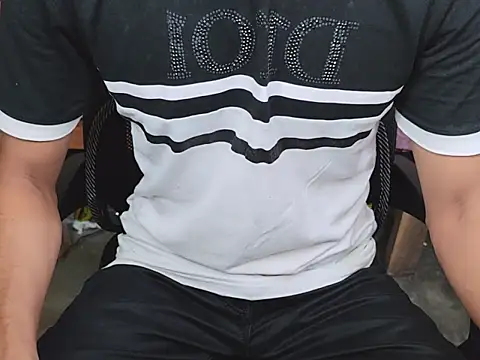 ChiseledCharm online show from 10/04/25, 02:59