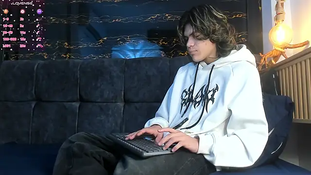 Diamond twink online show from 11/04/25, 04:00