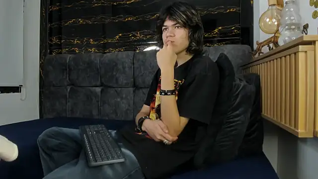 Diamond twink online show from 02/26/26, 01:43