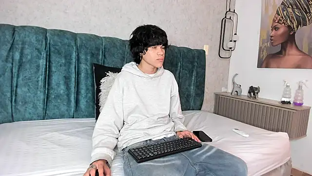 Snapshot of Diamond_twink chatting on 06/26/26, 02:10 Diamond twink online show from 06/26/26, 02:10
