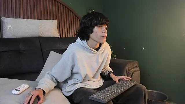 Snapshot of Diamond_twink chatting on 07/03/26, 06:09 Diamond twink online show from 07/03/26, 06:09