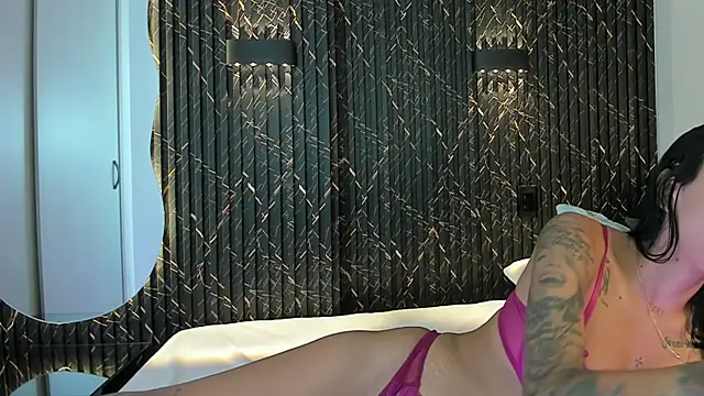 ZOETTAYLOR online show from 12/19/25, 09:44