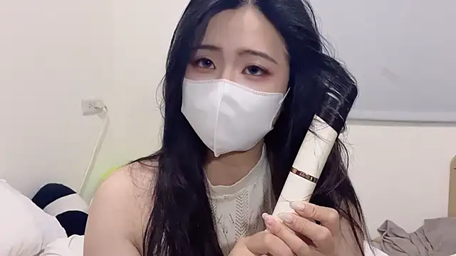 Snapshot of LHeart chatting on 09/26/25, 02:43 LHeart online show from 09/26/25, 02:43