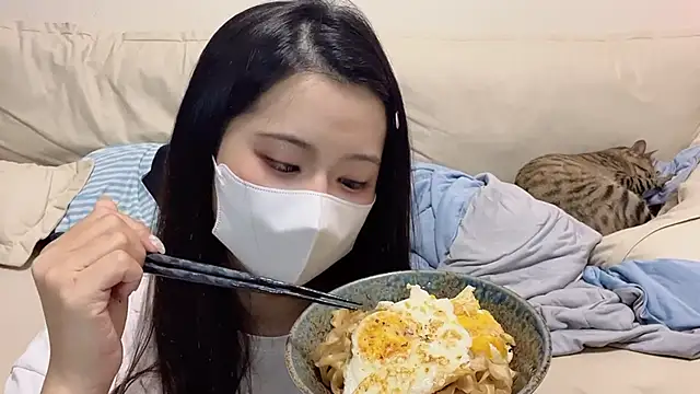 Snapshot of LHeart chatting on 10/13/25, 12:38 LHeart online show from 10/13/25, 12:38