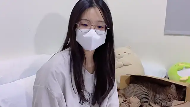 Snapshot of LHeart chatting on 10/18/25, 03:24 LHeart online show from 10/18/25, 03:24